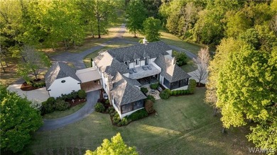 Serene, private, and designed to capture the beauty of Lake - photo 2