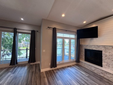 Luxury lakefront living meets exceptional - photo 3