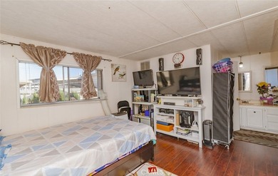 Welcome home to this well-maintained 3-bedroom, 2-bathroom - photo 12