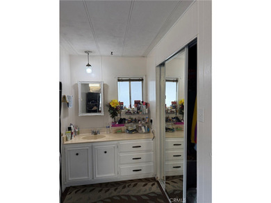 Welcome home to this well-maintained 3-bedroom, 2-bathroom - photo 13