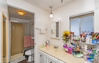 Welcome home to this well-maintained 3-bedroom, 2-bathroom - photo 14