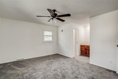 Beautifully updated and spacious home backing near the National - photo 18