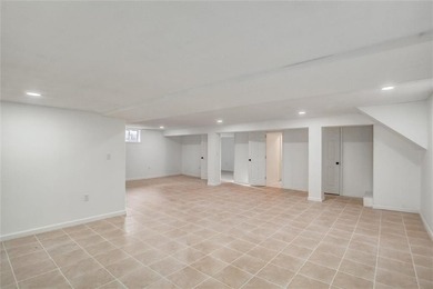 Beautifully updated and spacious home backing near the National - photo 27