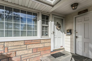 Making a Splash in the Spring Market!! Welcome Home to this - photo 4