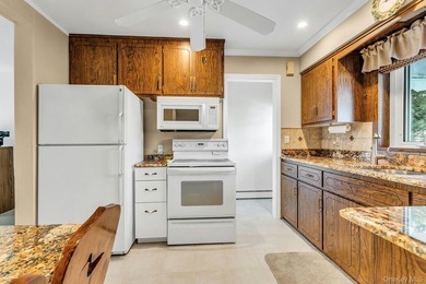 Making a Splash in the Spring Market!! Welcome Home to this - photo 9
