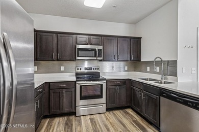 Meticulously maintained top floor condo available for purchase! - photo 15