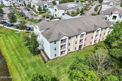Meticulously maintained top floor condo available for purchase! - photo 33