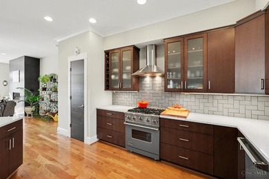 Set on a scenic hillside in Woodland Vistas, this contemporary - photo 4