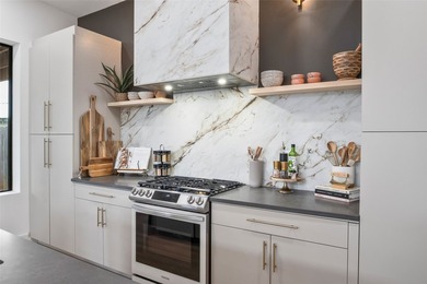 Lake life done right! This 3 bedroom, 2 bathroom custom home at - photo 11