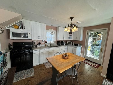 This beautiful waterview Chincoteague Cottage has great views of - photo 4