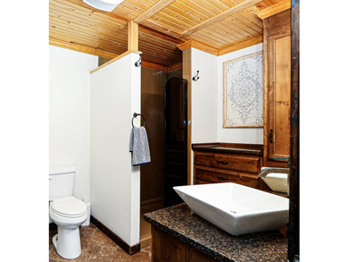 Turnkey lake home with lots to love! Find an updated three - photo 18