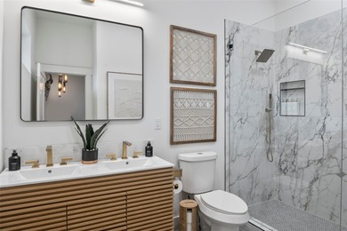 Lake life done right! This 3 bedroom, 2 bathroom custom home at - photo 21