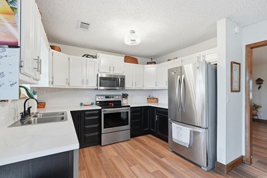 Live where the music plays! This 1,486 sq ft, 3-bedroom, 3-bath - photo 26