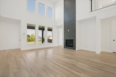 Beautiful 5 bedroom 4.5 bath 3 car garage home on generous lot - photo 3