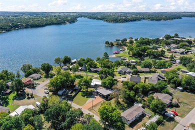Lake life done right! This 3 bedroom, 2 bathroom custom home at - photo 34