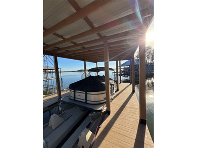 Lake life done right! This 3 bedroom, 2 bathroom custom home at - photo 39