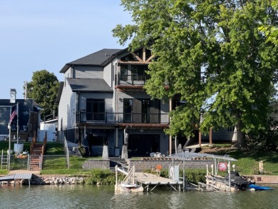 Luxury lakefront living meets exceptional - photo 1