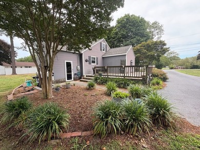 Welcome home to this beautifully updated 3-bedroom, 2-bath - photo 8