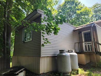 Ideally located in Kittery, 21 Cross Street offers a convenient - photo 3