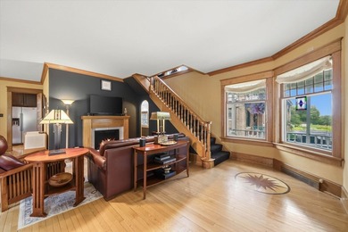 Located in sought-after neighborhood w/ stunning views of Lake - photo 4