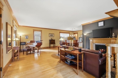 Located in sought-after neighborhood w/ stunning views of Lake - photo 5