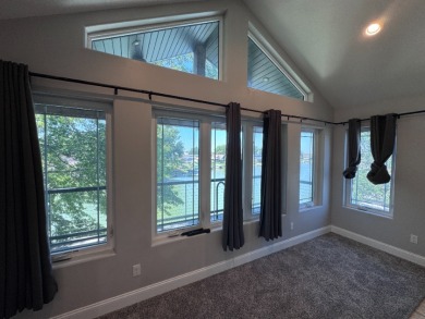 Luxury lakefront living meets exceptional - photo 18