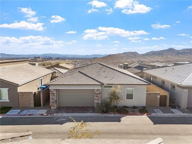 Welcome the exclusive guard-gated Lennar Heritage at Stonebridge