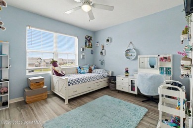 Waterfront luxury meets everyday comfort in this timeless, 5 - photo 16