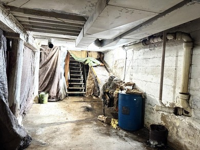 Step into a property full of charm and possibility. This - photo 28