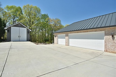 Tucked away in the heart of the countryside, this immaculately - photo 38