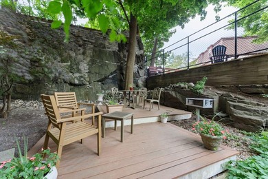Welcome home to this inviting two bedroom, one bath condominium - photo 4