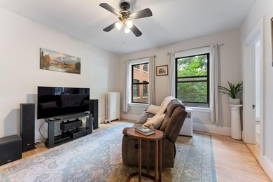 Welcome home to this inviting two bedroom, one bath condominium - photo 8