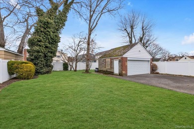 4BR Fully Dormered Fieldstone/Brick Cape w/GREAT CURB APPEAL! - photo 3