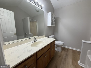 PRIVACY, CHARM, AND MOVE-IN READY LIVING COME TOGETHER! Tucked - photo 14