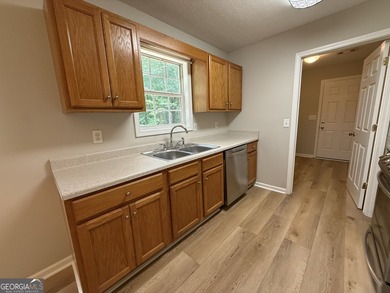 PRIVACY, CHARM, AND MOVE-IN READY LIVING COME TOGETHER! Tucked - photo 23