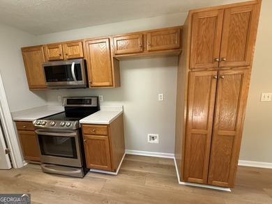 PRIVACY, CHARM, AND MOVE-IN READY LIVING COME TOGETHER! Tucked - photo 24