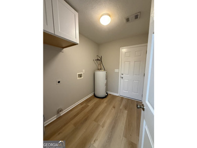 PRIVACY, CHARM, AND MOVE-IN READY LIVING COME TOGETHER! Tucked - photo 25