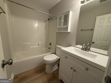 PRIVACY, CHARM, AND MOVE-IN READY LIVING COME TOGETHER! Tucked - photo 29