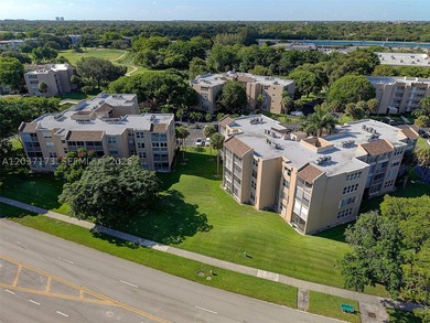 Beautiful first-floor corner unit in desirable Pine Ridge! This - photo 29