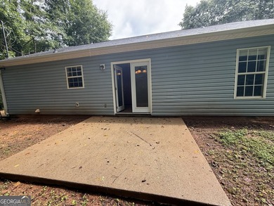 PRIVACY, CHARM, AND MOVE-IN READY LIVING COME TOGETHER! Tucked - photo 35