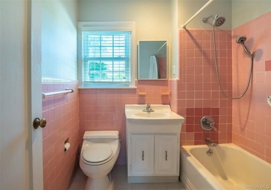 Charming and beautifully maintained 2-bedroom, 2-bathroom - photo 17