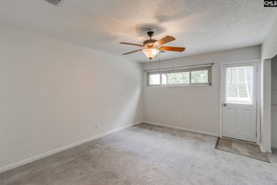 Low-maintenance living near Lake Murray is right here in the - photo 18
