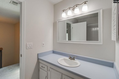 Low-maintenance living near Lake Murray is right here in the - photo 21