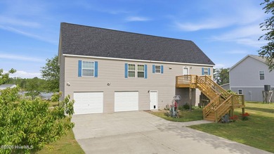 Spacious 4 bedroom waterfront home located on Bay Lake that - photo 3