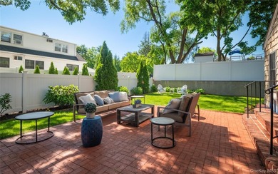 Charming and beautifully maintained 2-bedroom, 2-bathroom - photo 27