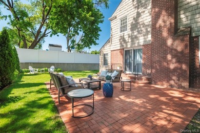 Charming and beautifully maintained 2-bedroom, 2-bathroom - photo 28