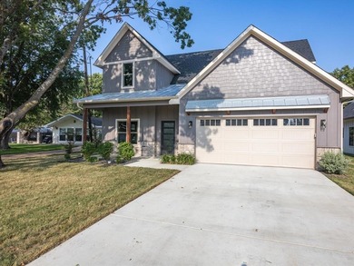 Cedar Creek Lake Home For Sale in Gun Barrel City Texas