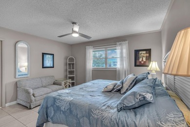 Welcome to this beautifully maintained two-bedroom, two-bathroom - photo 24