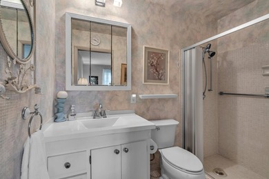 Welcome to this beautifully maintained two-bedroom, two-bathroom - photo 25