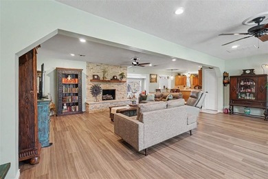Absolutely beautiful, totally updated home in a prime location! - photo 8